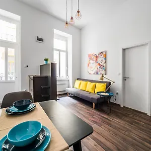 New Dob 53-4 Center Budapest