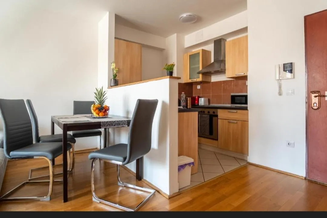 Prime Central Apartment With Balcony Budapest