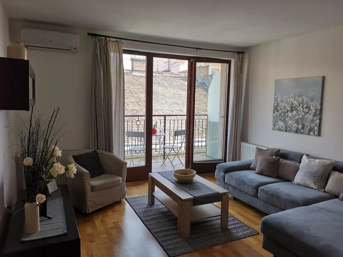 Prime Central Apartment With Balcony Budapest