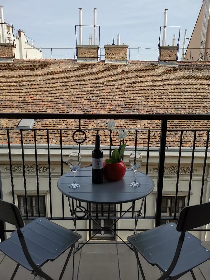 Prime Central Apartment With Balcony Budapest