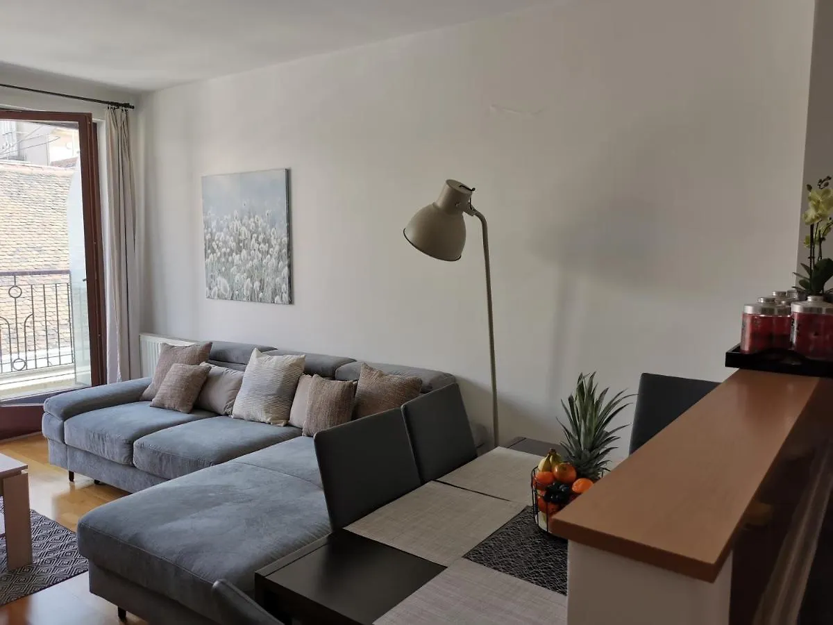 Prime Central Apartment With Balcony Budapest