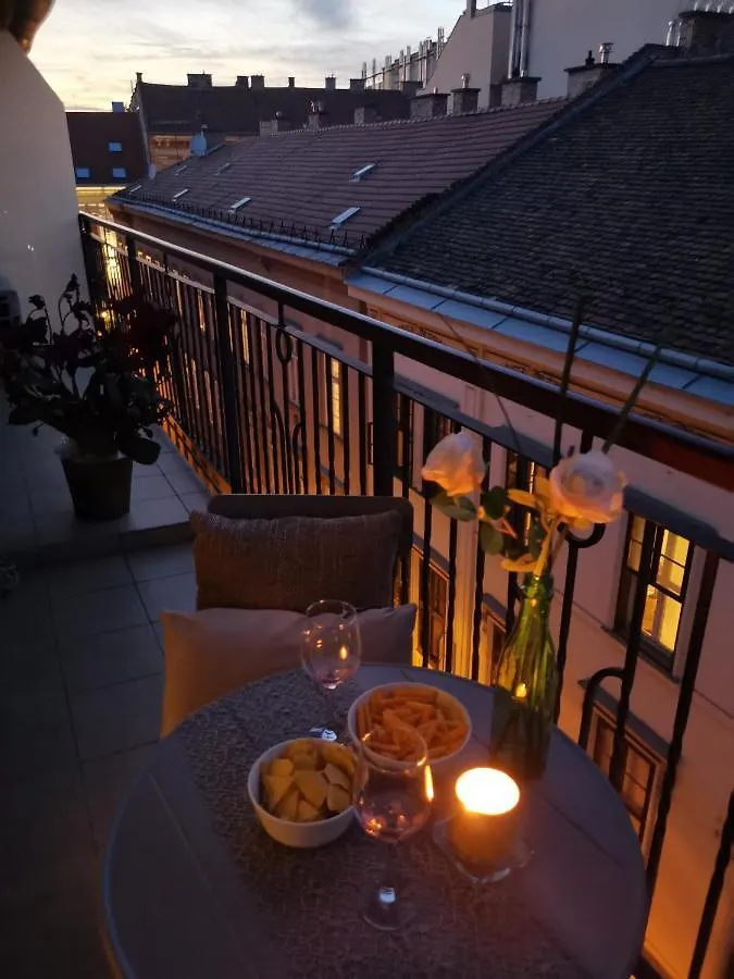 Prime Central Apartment With Balcony Budapest Hungary