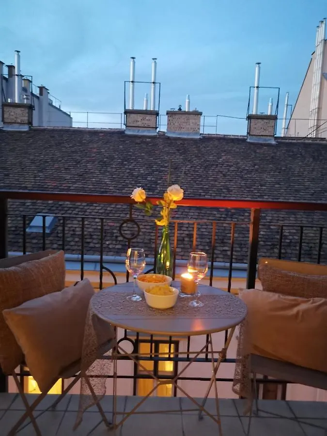 Prime Central Apartment With Balcony Budapest