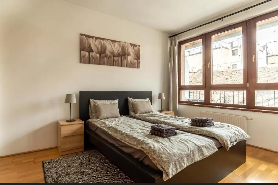 Prime Central Apartment With Balcony Budapešť
