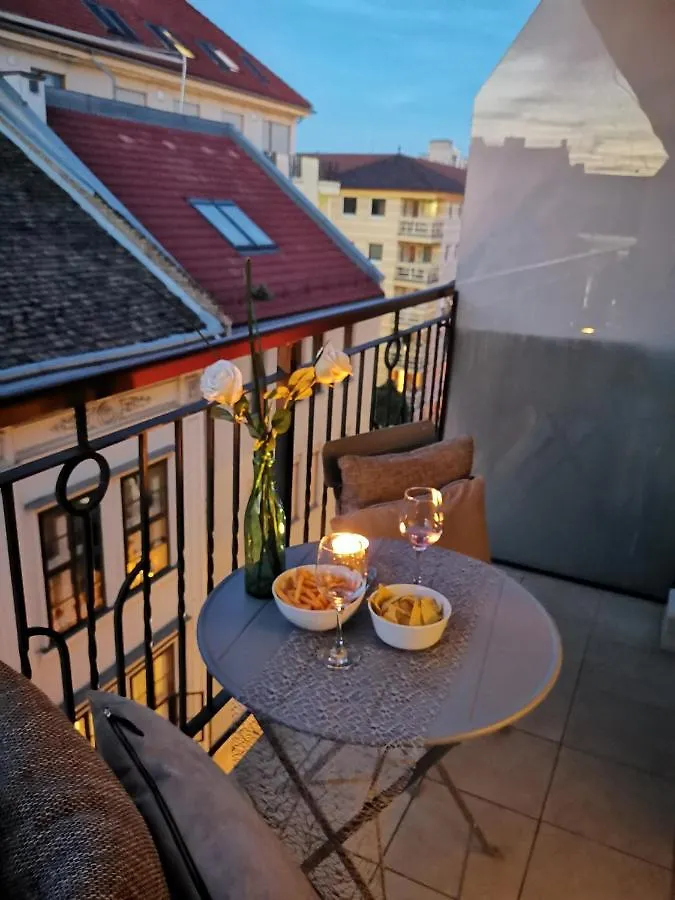 Prime Central Apartment With Balcony Budapešť
